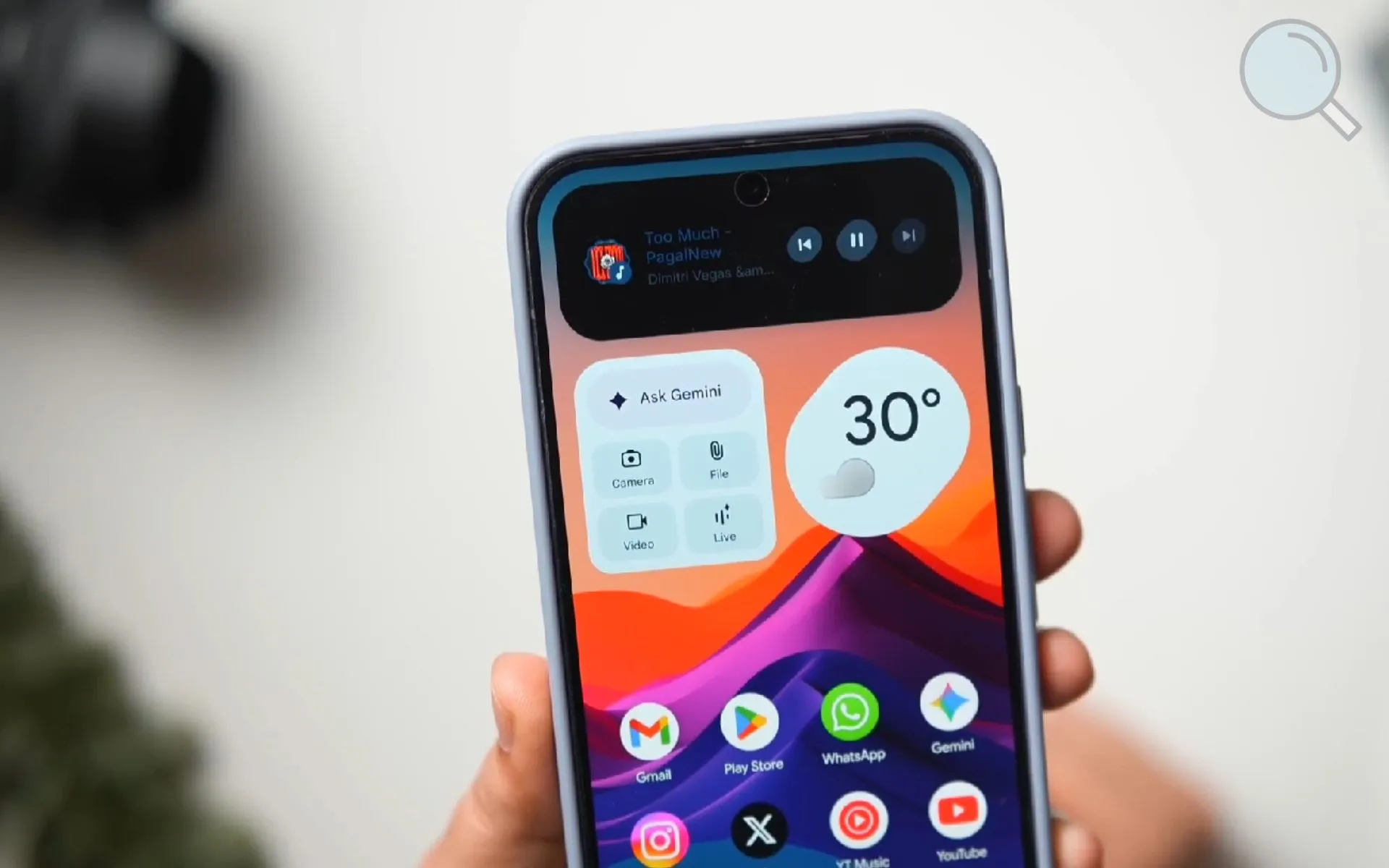 Explanation of the Material Capsule: Dynamic UI app for customizing your phone's interface in a stylish and modern way.